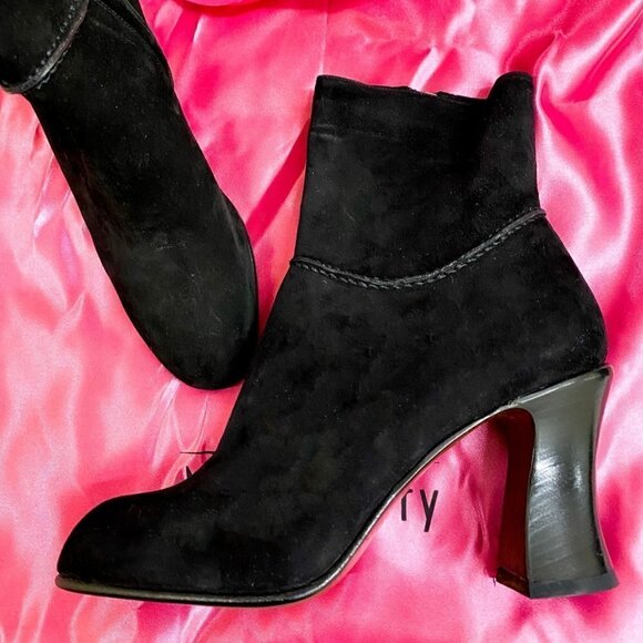 Vintage Michel Perry Black Suede Ankle booties size 38 EU - Picture 1 of 12